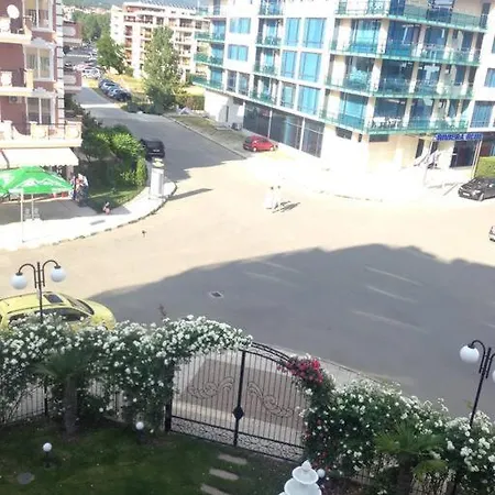 Plush, 1 Bed Apt, Dawn Park D Apartmán *