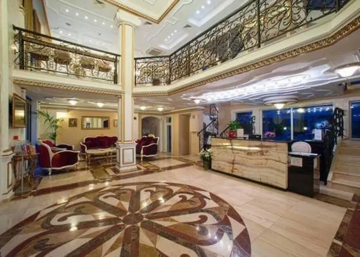 Plush, 1 Bed Apt, Dawn Park D Apartament