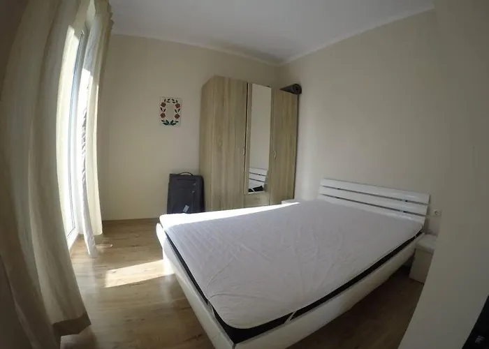 Plush, 1 Bed Apt, Dawn Park D Apartament *