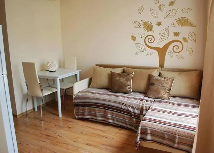 Plush, 1 Bed Apt, Dawn Park D *